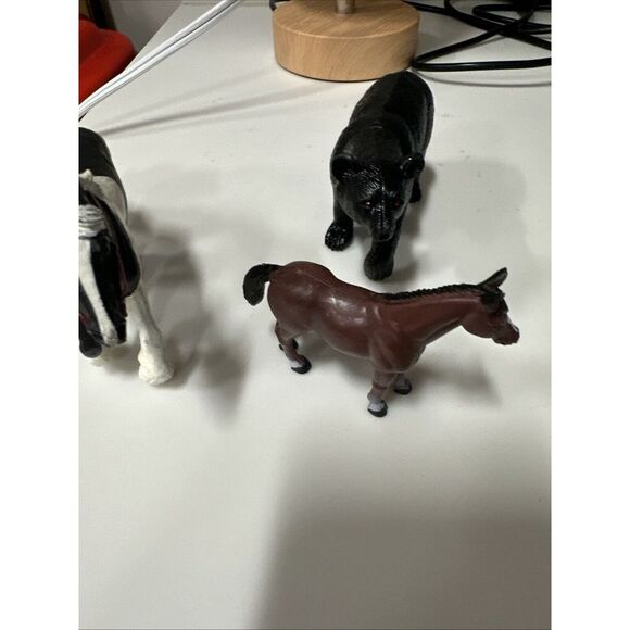 2 Horses And A Black Bear - Picture 3 of 4